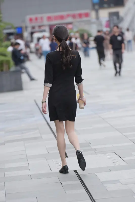 魔镜街拍 NO.163 街拍黑色连衣裙小姐姐 - 魔镜街拍